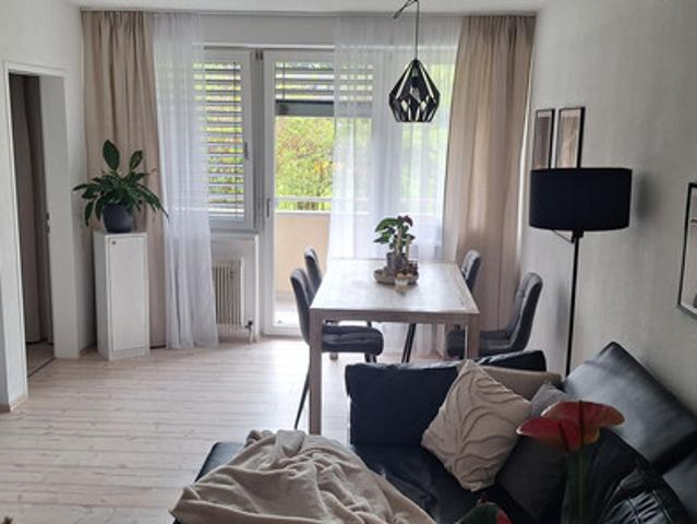 Schöne EG Wohnung mit Balkon Südseite
