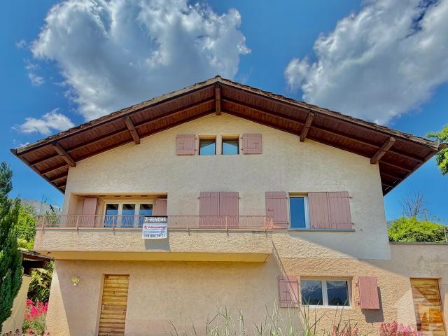 Schöne Einfamilienhaus auf einem schönen Grundstück von 725 m2!