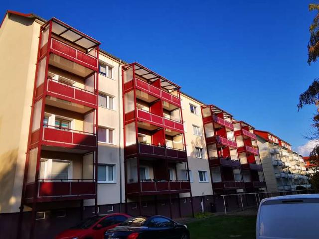 Schöne Einraumwohnung, Bad mit Fenster, Balkon auf der Südseite