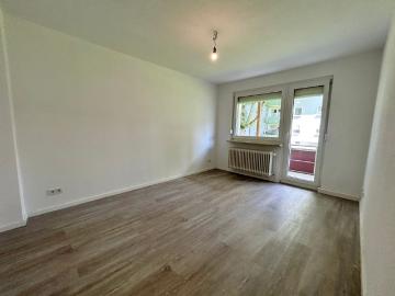 Schöne Erdgeschosswohnung mit Balkon