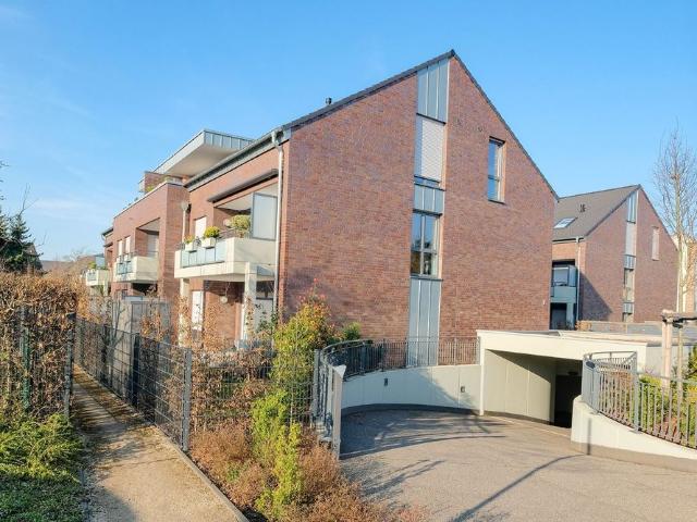 Schöne Erdgeschosswohnung mit eigenem Garten
