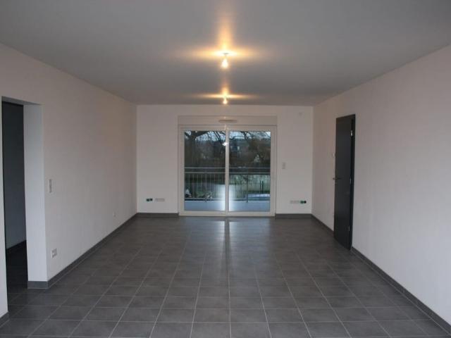 Schöne Etagenwohnung mit Balkon und Garage zu vermieten in Grosbliederstroff /Fr.