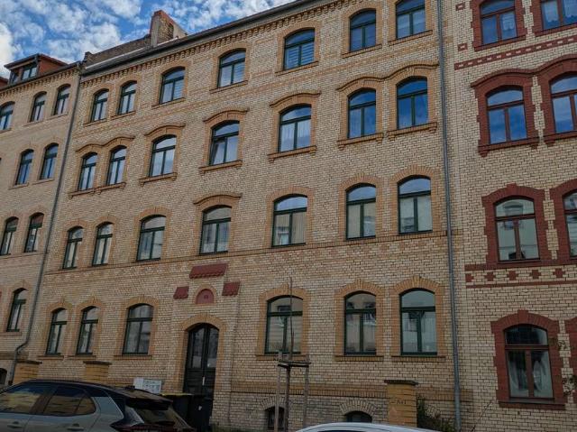 Schöne freundliche 2 Zi WE mit Balkon, EBK, Badewanne + Dusche und Fliesen in der südl. Innenstadt