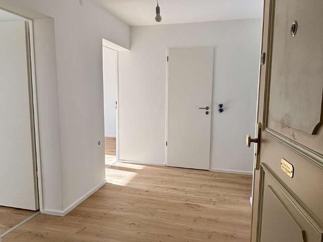 Schöne, frisch renovierte 3 Zimmer Wohnung mit sonnigem Balkon in Nürnberg Nord