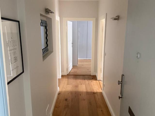 Schöne, frisch renovierte 2 Zimmer Wohnung – ideal für ein Paar, Berlin Amsterdam Apartments for Rent