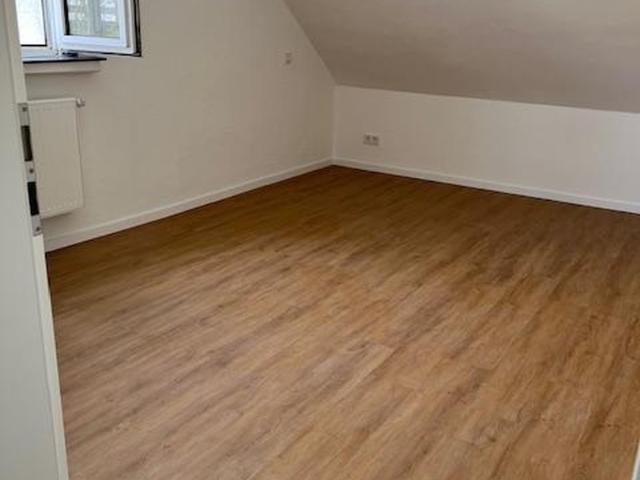 Schöne frisch renovierte 2 Zimmer Wohnung in attraktiver Lage