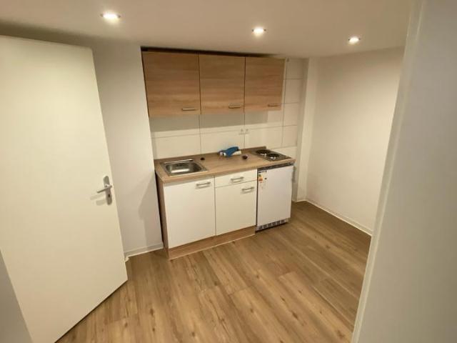 Schöne frisch sanierte 1 Zimmer Souterrainwohnung