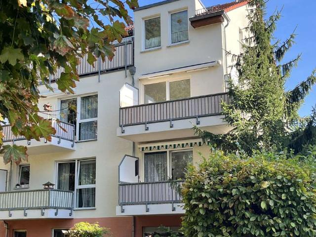 HERRLICHE * frisch sanierte * 3 Zimmerwohnung mit EBK & Balkon