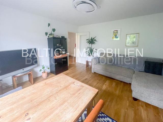 Schöne, komplett sanierte / renovierte Wohnung mit Gartenmitbenutzung !