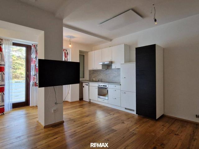 Schöne kernsanierte 3 Zimmer Wohnung mit Balkon und Schwedenofen Nähe Murradweg