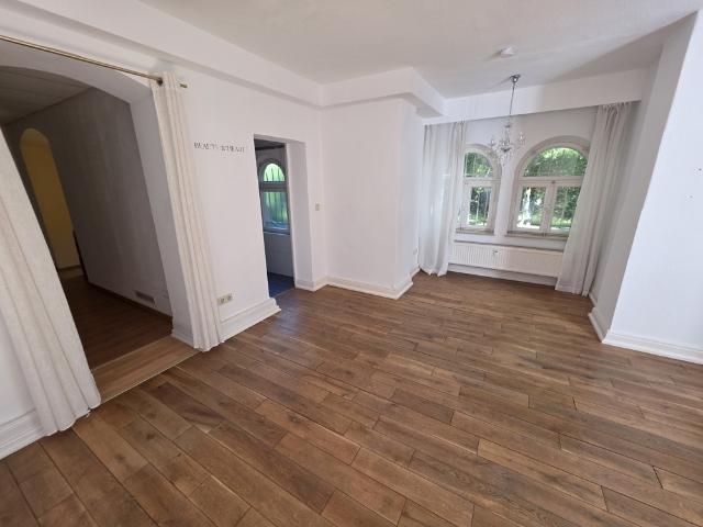 Schöne kleine Altbau Souterrainwohnung, in begehrter Lage.