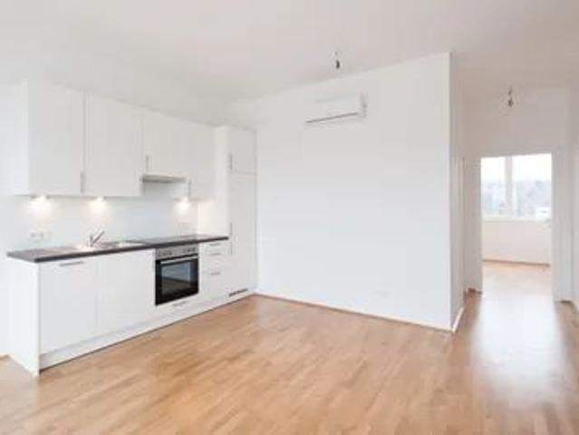 Schöne klimatisierte 2 Zimmerwohnung im Dachgeschoß mit Fernblick!