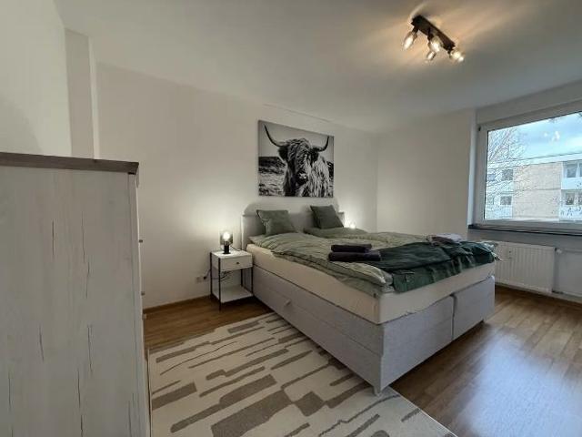 Schöne, hochwertig sanierte 3 Zimmer Wohnung mit Balkon in Frankfurt – voll möbliert, Frankfurt Amsterdam Apartments for Rent