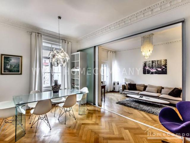 Schöne, hochwertige möblierte 4 Zimmer Altbauwohnung mit Balkon in Schwabing