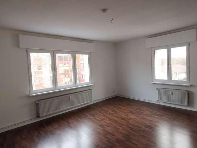 Schöne, helle 3,5 Zimmer Wohnung mit großem Süd Balkon und Gartenmitbenutzung