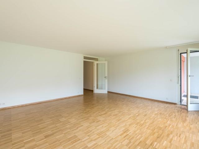 Schöne, helle 3.5 Zimmer Wohnung mit grosser Dachterrasse
