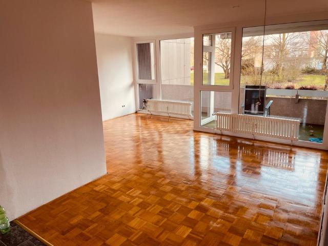 Schöne helle 3 Zimmer EG Wohnung mit Balkon und Einbauküche