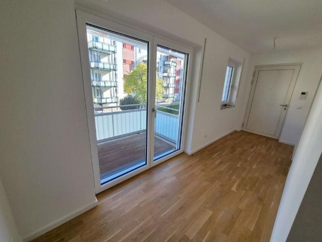 Schöne helle 3 Zimmer Neubauwohnung mit 2 Balkonen und Einbauküche zentral gelegen