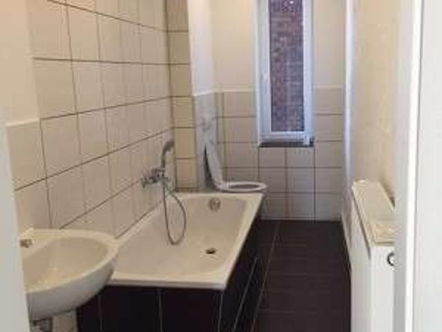 schöne helle 3 Zimmer Wohnung mit Balkon zu vermieten