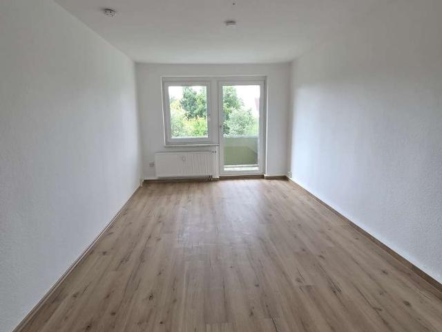 Schöne helle 3 Zimmer Wohnung mit Balkon