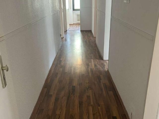 Schöne, helle 3 Zimmer Wohnung mit grossem Südbalkon