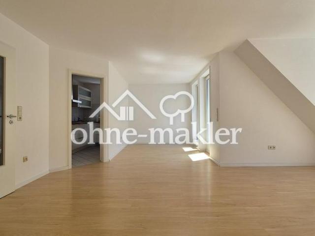 Schöne, helle 3 Zimmer Wohnung mit EBK, Balkon und Stellplatz