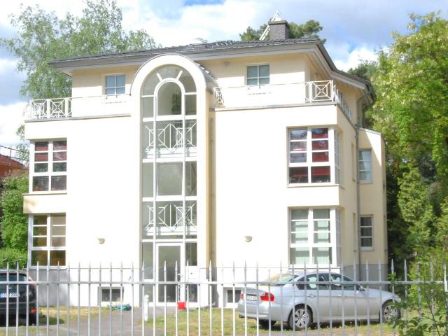 Schöne helle 3 Zimmerfamilien Wohnung mit Garten