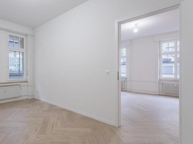 Schöne, helle, 2021 sanierte 2 Zimmer Wohnung