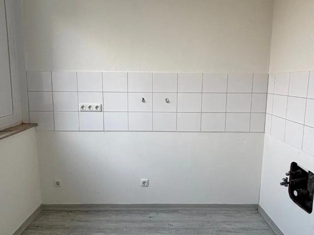 Schöne & helle 2,5 Zimmer Wohnung mit Gäste WC renoviert & einzugsbereit