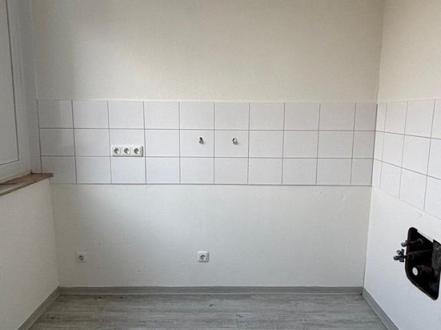 Schöne & helle 2,5 Zimmer Wohnung mit Gäste WC renoviert & einzugsbereit