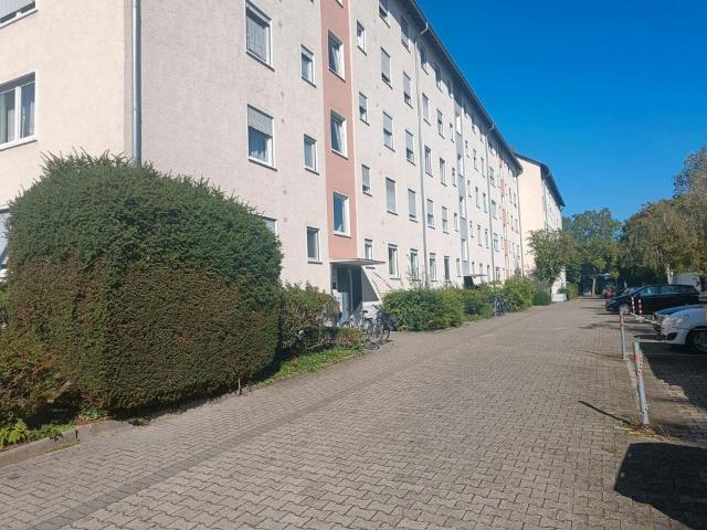 Schöne helle 2 ZKB Wohnung mit Balkon in Top Lage KA Oststadt