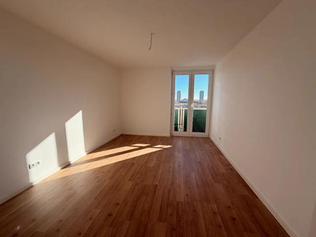 Schöne helle 2 ZKB Wohnung mit Balkon zu vermieten