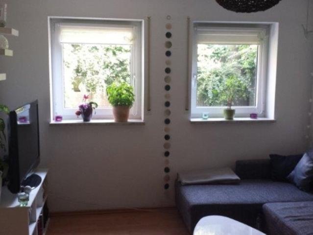 Schöne helle 2 Zi Souterrain Wohnung