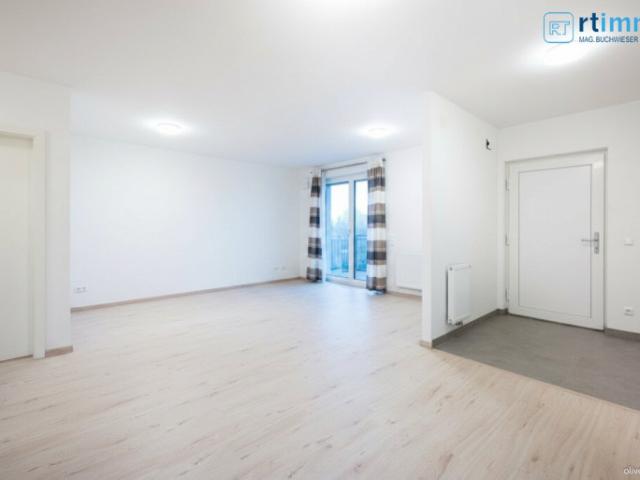 Schöne  helle 2 zimmerwohnung mit balkon und stellplatz