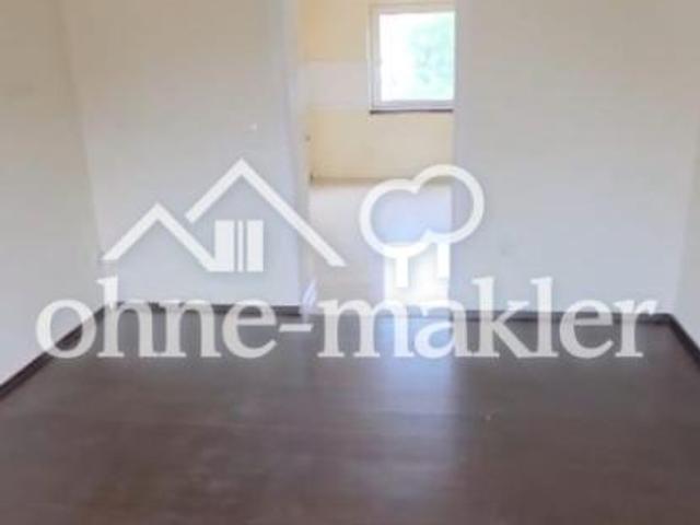 Schöne helle 2 Zimmerwohnung mit Stuckdecken