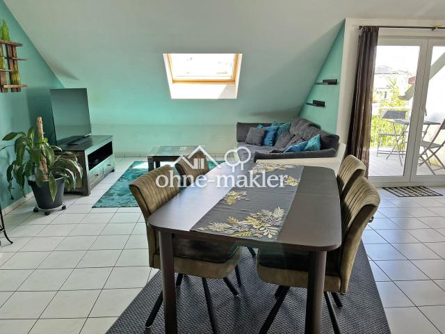 Schöne, helle 2 Zimmer Dachgeschosswohnung mit Balkon & Stellplatz in begehrter Lage von Schwalbach
