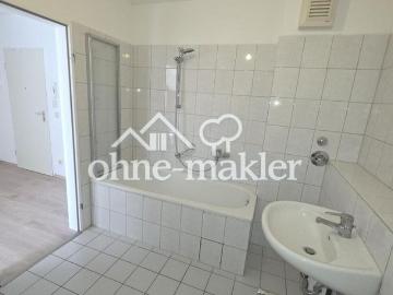 Schöne helle 2 Zimmer Wohnung im DG
