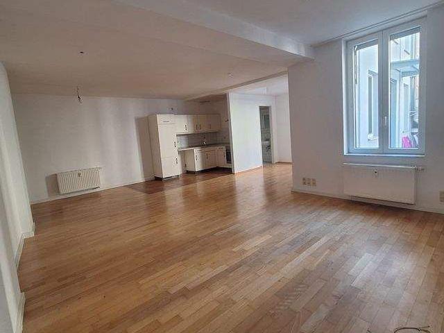 Schöne helle 2 Zimmer Wohnung mitten im Zentrum Jenas
