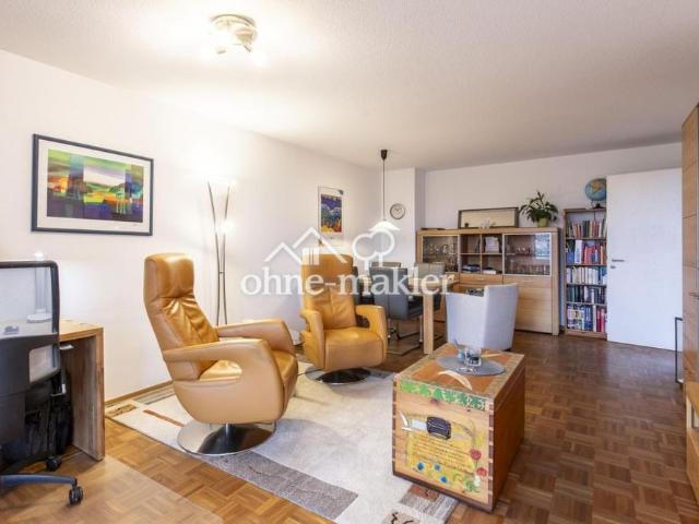 Schöne, helle 2 Zimmer Wohnung mit Tageslichtbad und Balkon sowie Tiefgarage