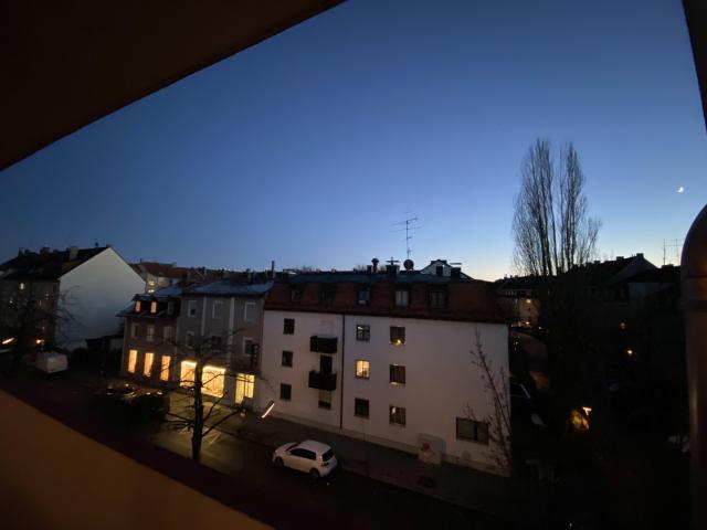 Schöne, helle 2 Zimmer WG mit Südbalkon zu Verkaufen
