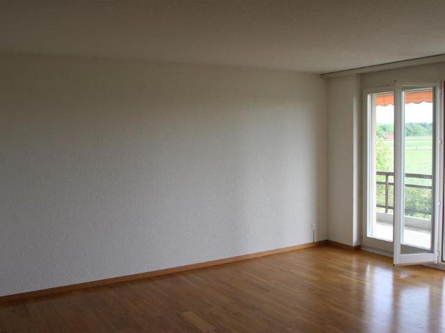Schöne, helle 4.5 Zimmer Wohnung mit sonnigem Balkon