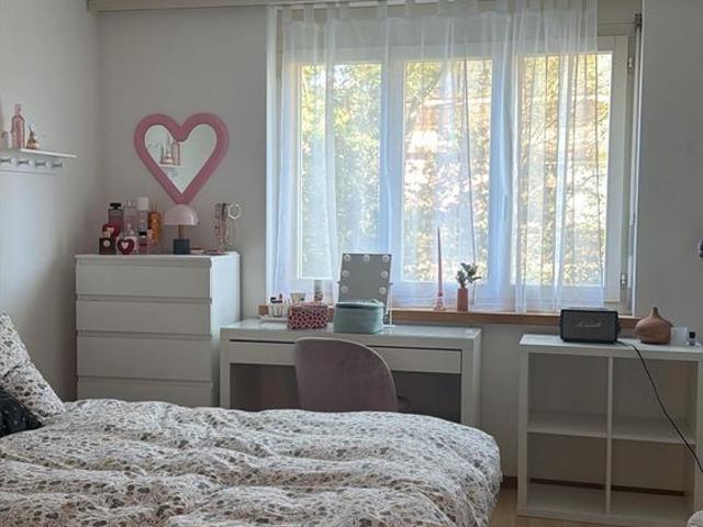 Schöne, helle 4.5 Zimmer Wohnung mit sonnigem Balkon
