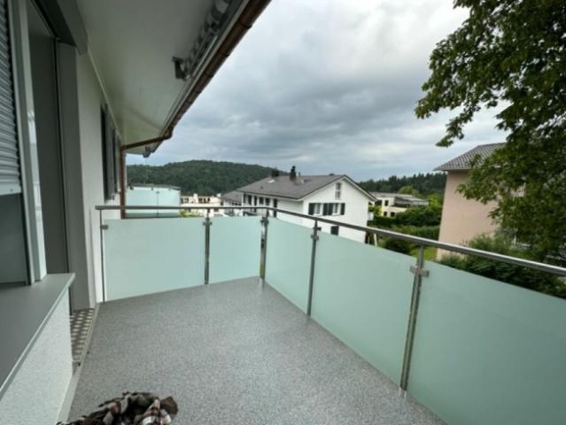 Schöne helle 4,5 Zimmer Wohnung