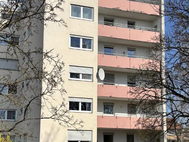 Schöne helle 4 Zimmer Wohnung mit Balkon in Forchheim, gepflegte Anlage, gute Infrastruktur