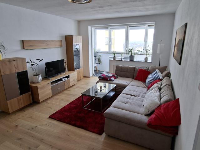 Schöne, helle 90 m2 Wohnung zu verkaufen!