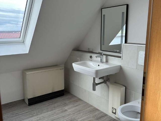 Schöne helle Dachgeschosswohnung