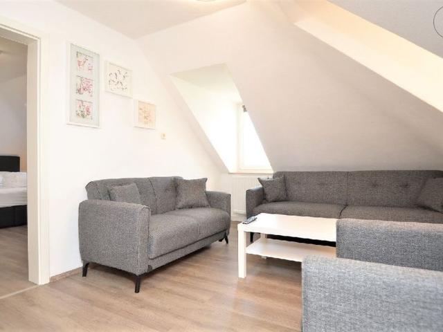 Schöne, helle Dachgeschosswohnung in Pfersee