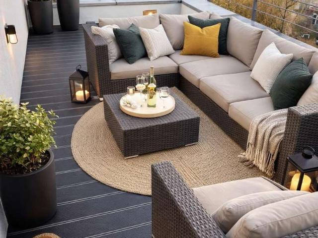 Schöne helle Dachgeschosswohnung mit Studio und Dachterrasse
