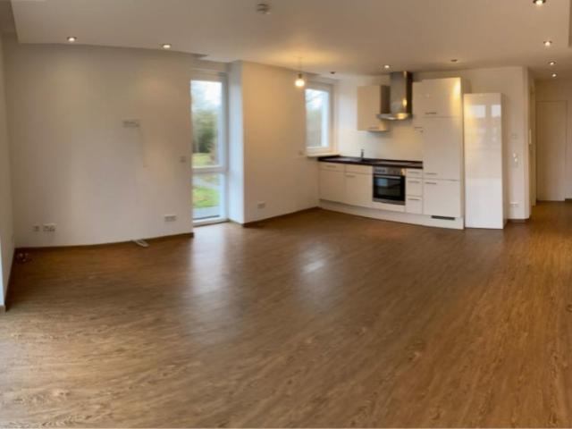 schöne helle, hochwertige und barrierefreie 2 Zimmer Wohnung
