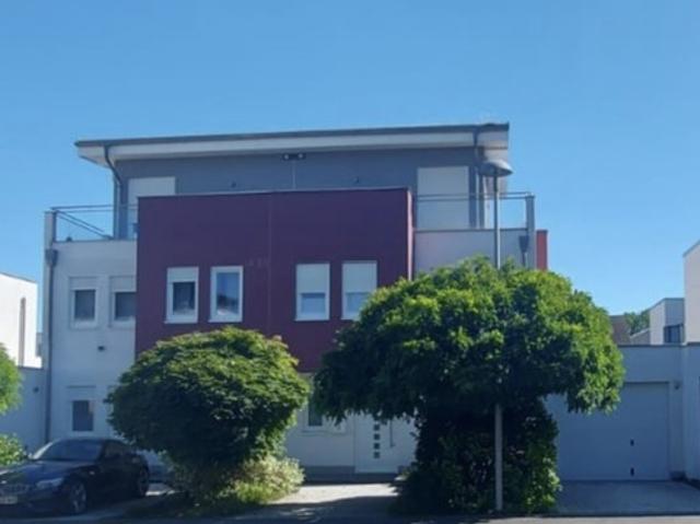 Schöne helle moderne Doppelhaushälfte mit Südgarten